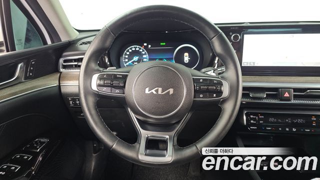 Kia K5 (III) 2.0 Signature 2023 — фото 17