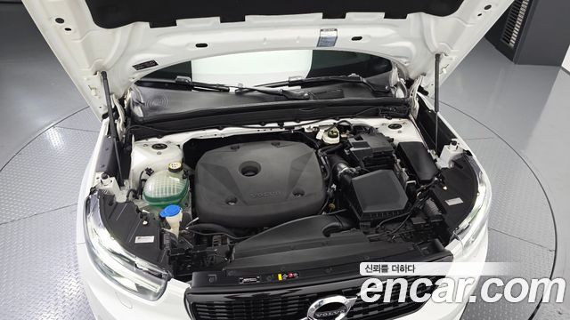 Volvo XC40 T4 R-Design 2020 — фото 6