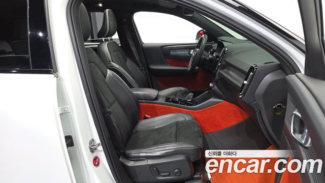 Volvo XC40 T4 R-Design 2020 — фото 11