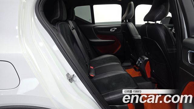 Volvo XC40 T4 R-Design 2020 — фото 12