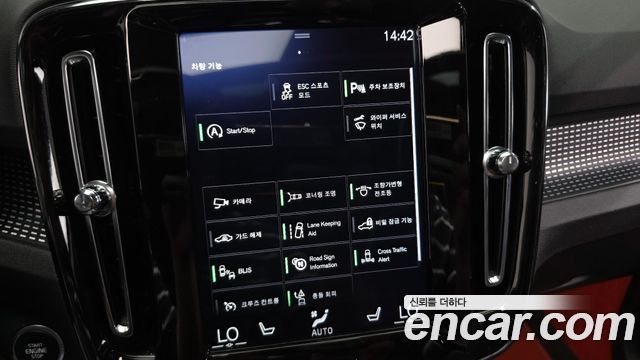 Volvo XC40 T4 R-Design 2020 — фото 16