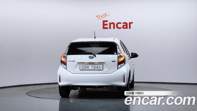 Toyota Prius C 1.5 2018 — фото 4