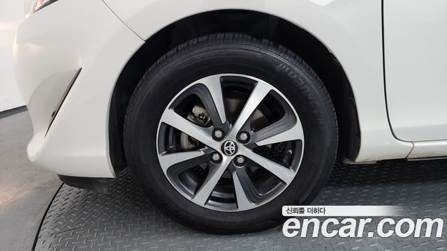 Toyota Prius C 1.5 2018 — фото 5