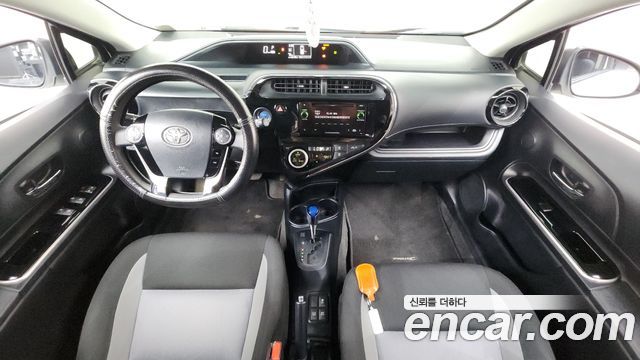 Toyota Prius C 1.5 2018 — фото 7