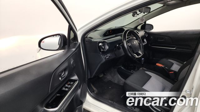Toyota Prius C 1.5 2018 — фото 10
