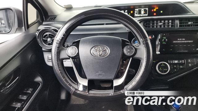 Toyota Prius C 1.5 2018 — фото 13