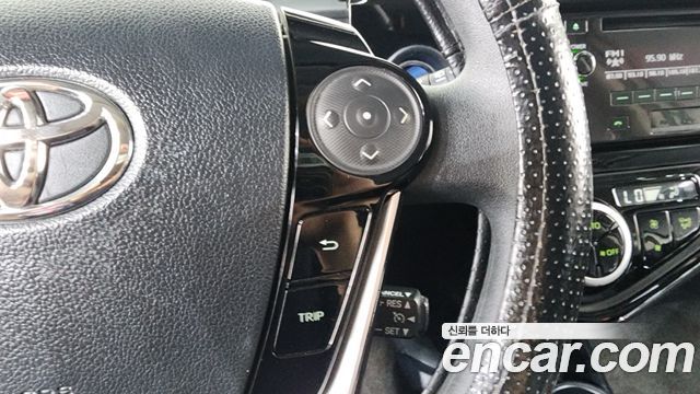 Toyota Prius C 1.5 2018 — фото 15