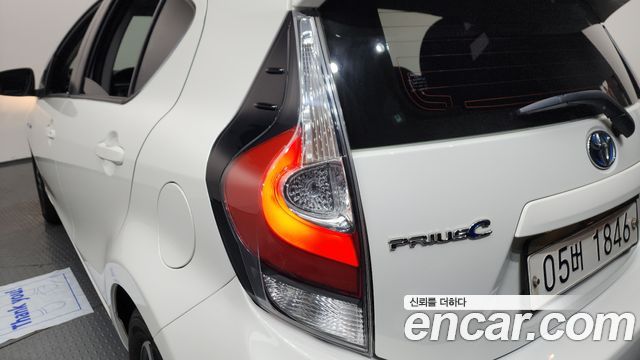 Toyota Prius C 1.5 2018 — фото 23