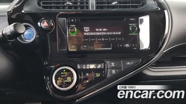 Toyota Prius C 1.5 2018 — фото 30
