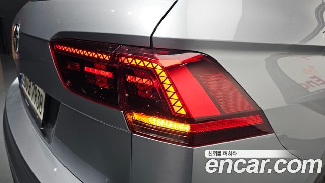 Volkswagen Tiguan Allspace 2.0 TDI Prestige 2020 — фото 23