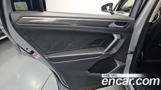 Volkswagen Tiguan Allspace 2.0 TDI Prestige 2020 — фото 25