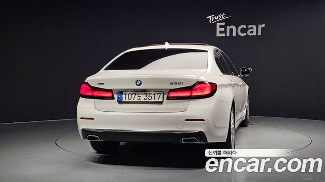 BMW 5 Series (G30) 530i xDrive Luxury 2023 — фото 4