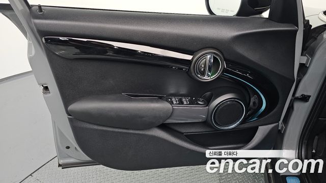 MINI Cooper S 5Door HIGH 3rd 2021 — фото 24