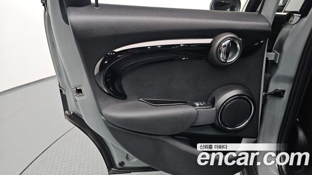 MINI Cooper S 5Door HIGH 3rd 2021 — фото 25
