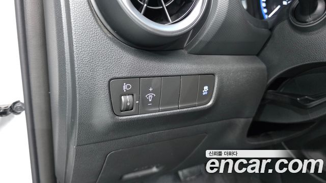 Hyundai Kona Gasoline 2.0 2WD Inspiration 2021 — фото 11