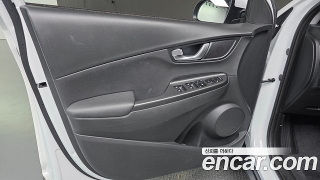 Hyundai Kona Gasoline 2.0 2WD Inspiration 2021 — фото 24