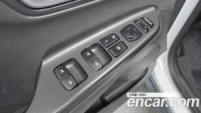 Hyundai Kona Gasoline 2.0 2WD Inspiration 2021 — фото 26