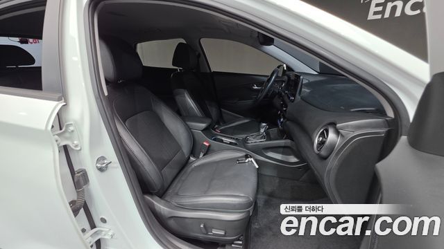 Hyundai Kona Gasoline 2.0 2WD Inspiration 2021 — фото 32