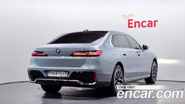 BMW 7 Series (G70) 740i sDrive M Sport 2023 — фото 2