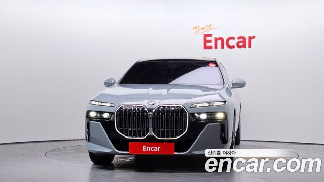BMW 7 Series (G70) 740i sDrive M Sport 2023 — фото 3