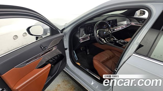 BMW 7 Series (G70) 740i sDrive M Sport 2023 — фото 10