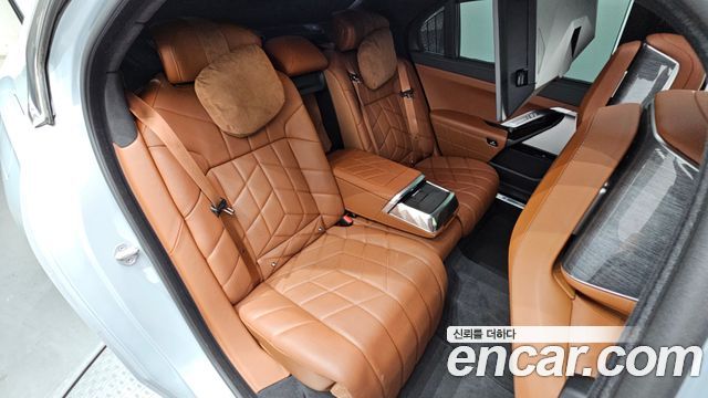 BMW 7 Series (G70) 740i sDrive M Sport 2023 — фото 15