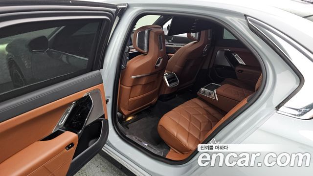 BMW 7 Series (G70) 740i sDrive M Sport 2023 — фото 23