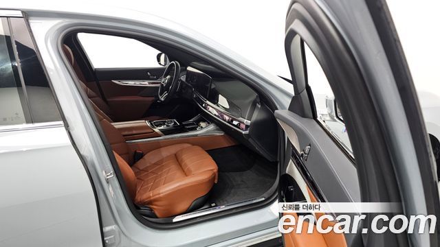 BMW 7 Series (G70) 740i sDrive M Sport 2023 — фото 32