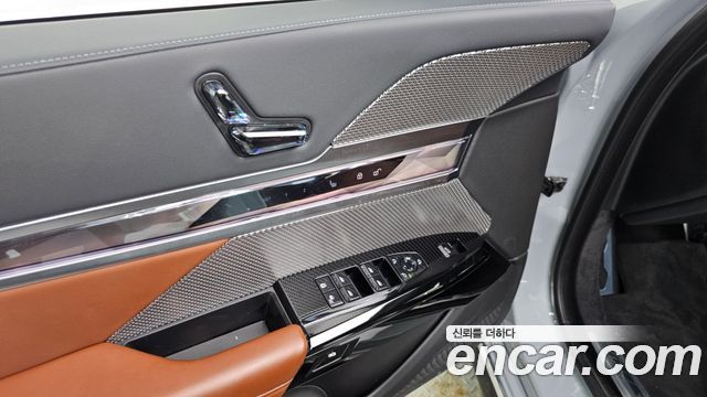 BMW 7 Series (G70) 740i sDrive M Sport 2023 — фото 35