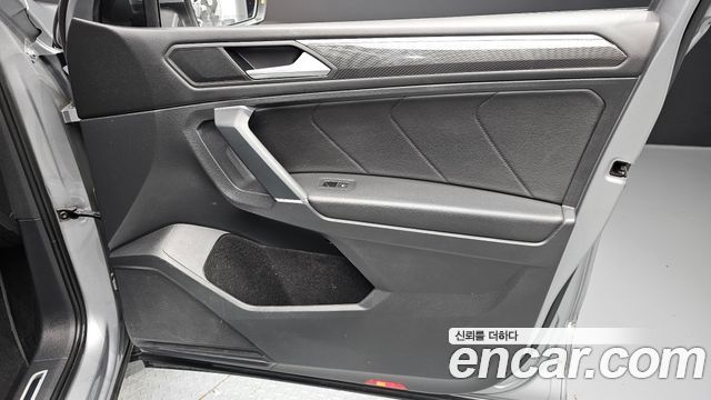 Volkswagen Tiguan Allspace 2.0 TDI Prestige 2020 — фото 24
