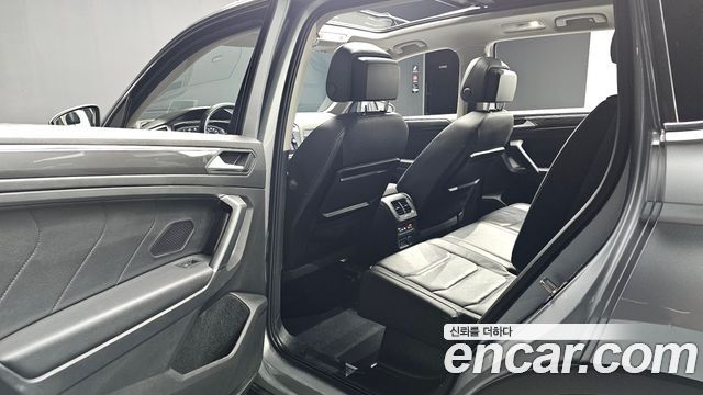 Volkswagen Tiguan Allspace 2.0 TDI Prestige 2020 — фото 26