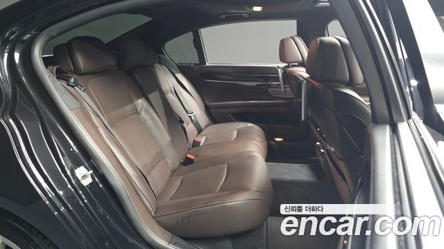 BMW 7 Series (F01) 750Li xDrive Individual 2015 — фото 11
