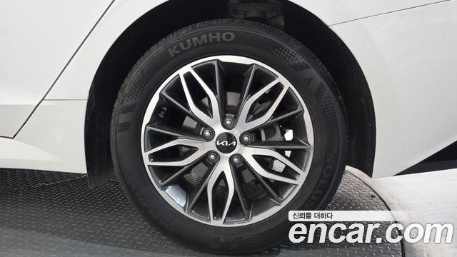 Kia K5 (III) 2.0 Prestige 2022 — фото 21