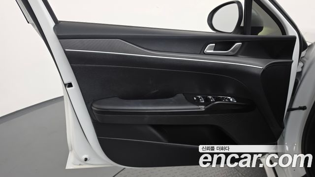 Kia K5 (III) 2.0 Prestige 2022 — фото 24