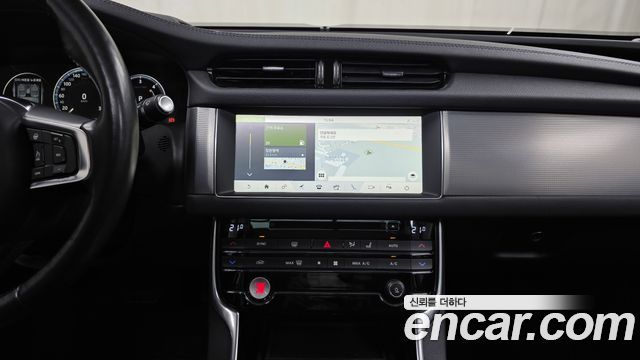 Jaguar XF (X260) 20d Prestige 2018 — фото 14