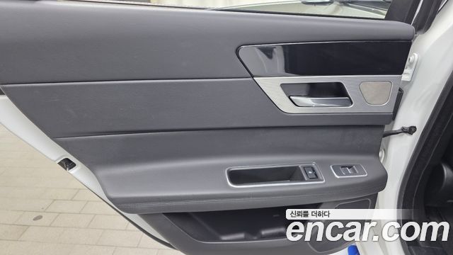Jaguar XF (X260) 20d Prestige 2018 — фото 25