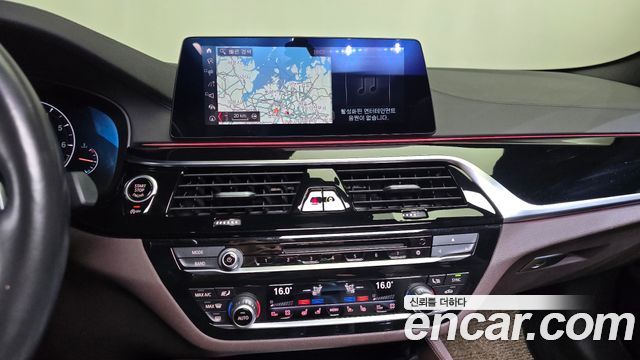 BMW 5 Series (G30) 530i xDrive M Sport Package Plus 2019 — фото 12