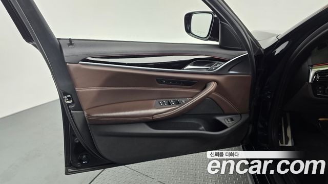 BMW 5 Series (G30) 530i xDrive M Sport Package Plus 2019 — фото 24