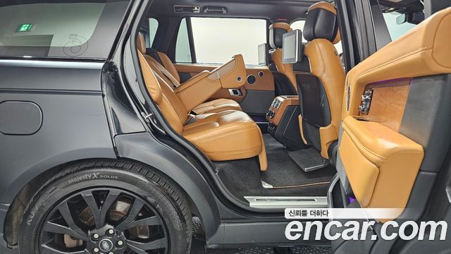 Land Rover Range Rover (IV) 4.4 SDV8 AB LWB DIESEL 2018 — фото 11