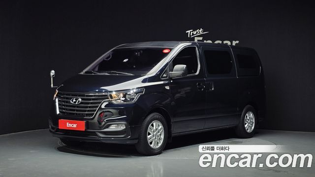 Hyundai Grand Starex Van 5-Seater Smart