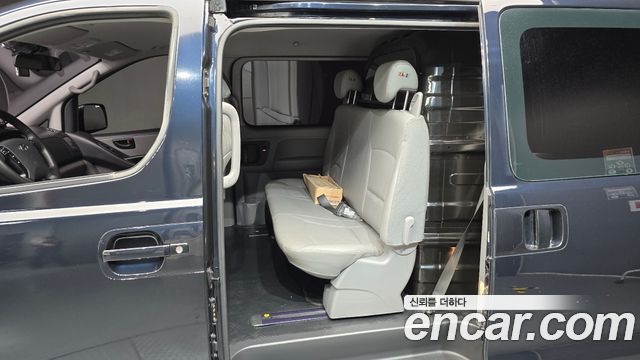Hyundai Grand Starex Van 5-Seater Smart 2021 — фото 11