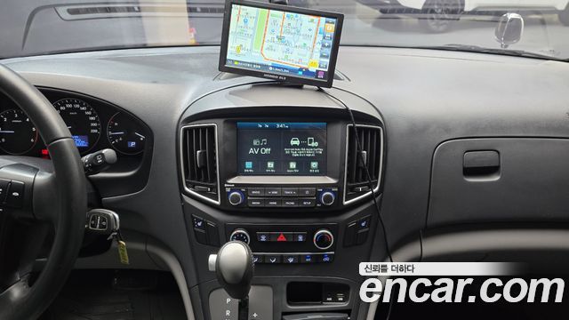 Hyundai Grand Starex Van 5-Seater Smart 2021 — фото 19