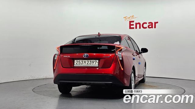 Toyota Prius (IV) 1.8 E 2018 — фото 4