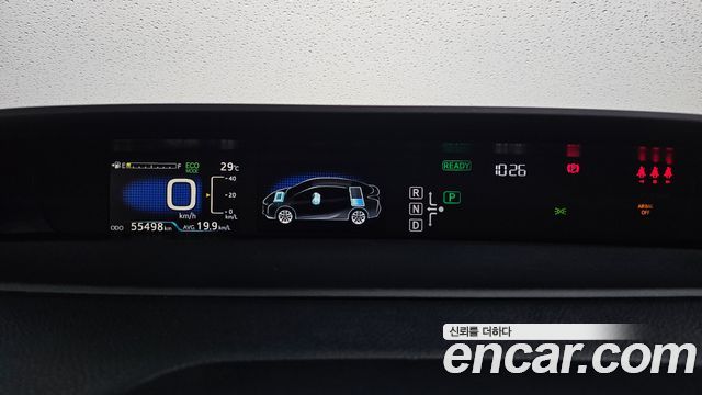Toyota Prius (IV) 1.8 E 2018 — фото 8