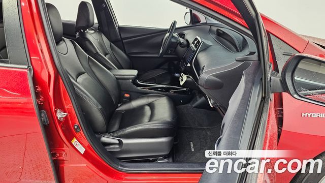 Toyota Prius (IV) 1.8 E 2018 — фото 10