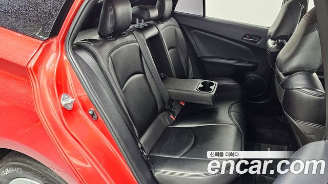 Toyota Prius (IV) 1.8 E 2018 — фото 11
