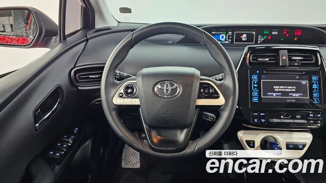 Toyota Prius (IV) 1.8 E 2018 — фото 12