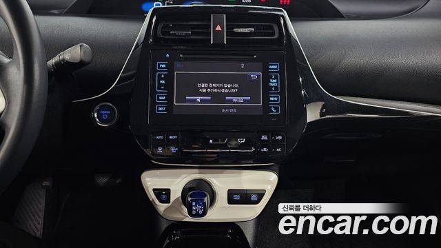 Toyota Prius (IV) 1.8 E 2018 — фото 13