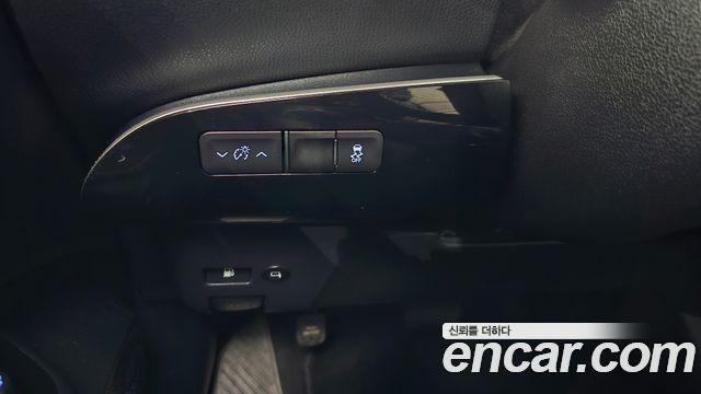 Toyota Prius (IV) 1.8 E 2018 — фото 18