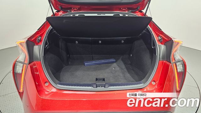 Toyota Prius (IV) 1.8 E 2018 — фото 20